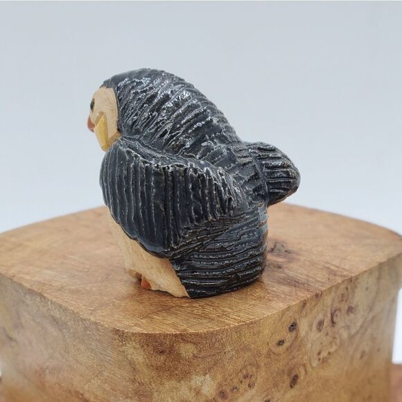Artisania Rinconada artist carved Glazed Penguin - Picture 2 of 7